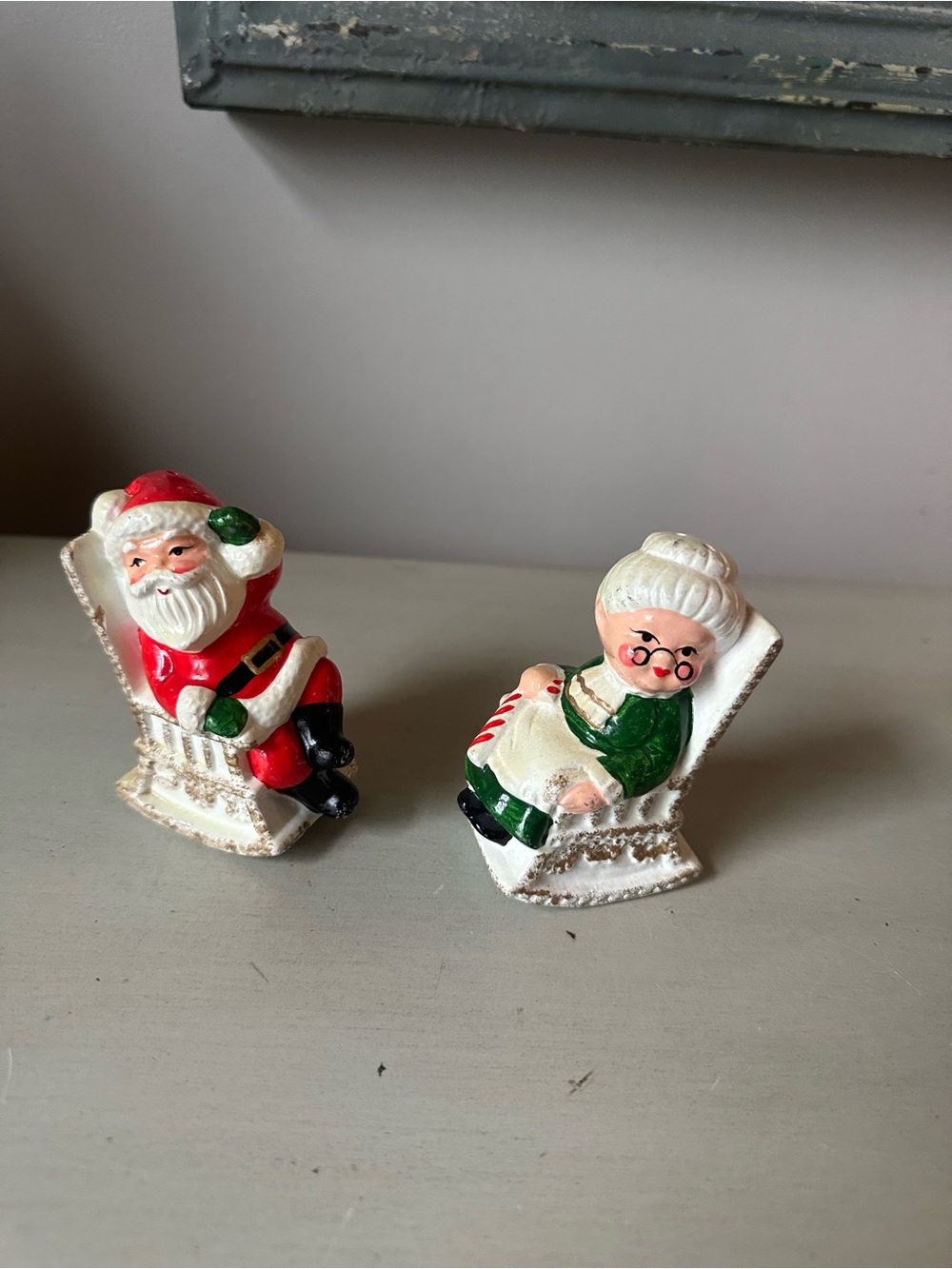 Vintage enesco rocking chair Mr and Mrs Santa Claus salt and pepper shaker set